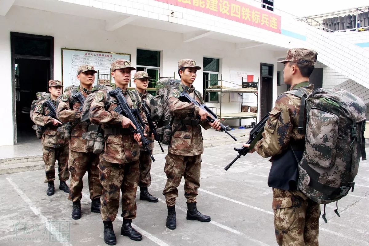 南部战区陆军某旅组织示教课目观摩