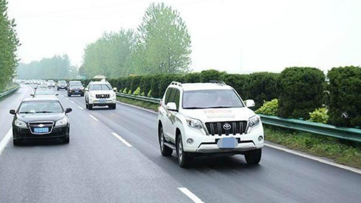 跑长途SUV好还是轿车好？听听老司机怎么说