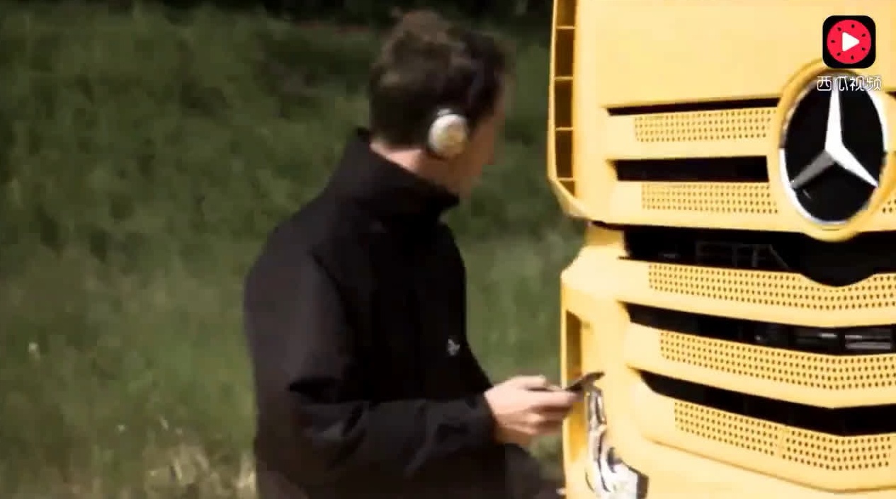 奔驰卡车与沃尔沃卡车，自动刹车系统哪个更厉害，看了就知道  段造英雄人气...