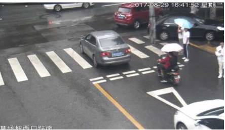 汽车礼让行人到底标准是啥 又有人被扣3分