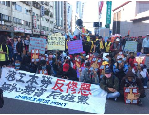 蔡英文又把台民众惹怒了 劳工们这次把血淋淋