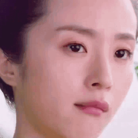 比如最近的胡冰卿在电视剧《柜中美人》中为了塑造好角色,也真是拼了