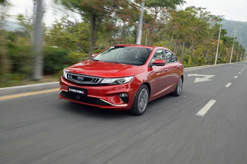 试驾新款帝豪GL 怼的就是合资车型