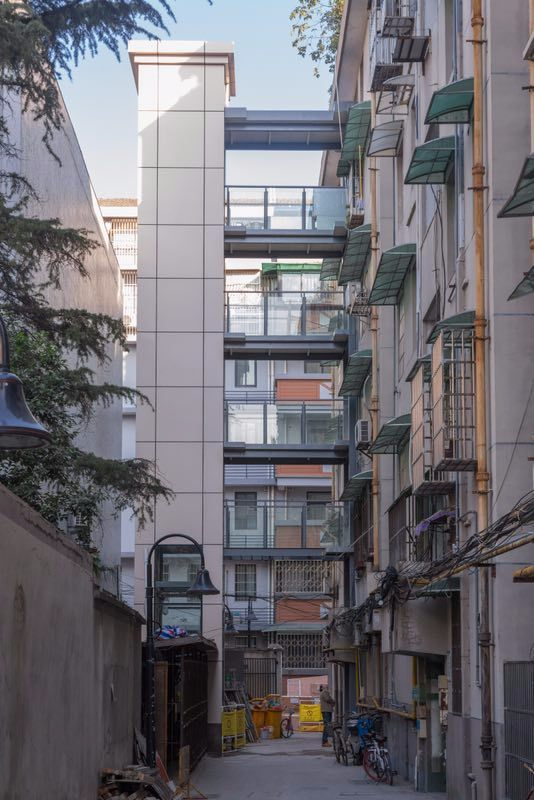 杭州某社区加装电梯后的楼栋外观