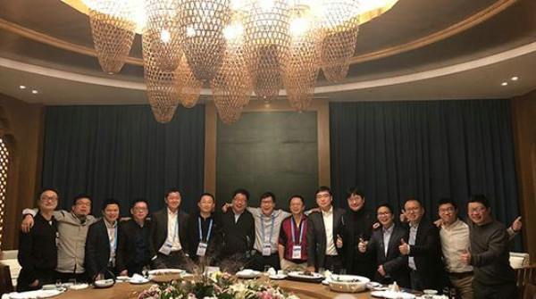 据晚宴合影来看,除上述离席大佬,出席"东兴局"的还有高瓴资本张磊