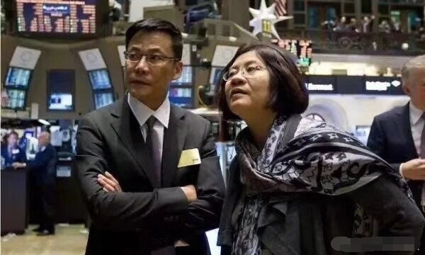 挣扎20年，俞渝还是卖了当当