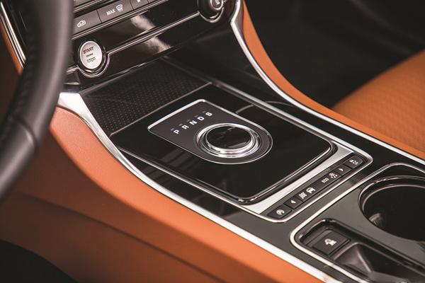 捷豹XE,英菲尼迪Q50,捷恩斯G70谁强谁弱?