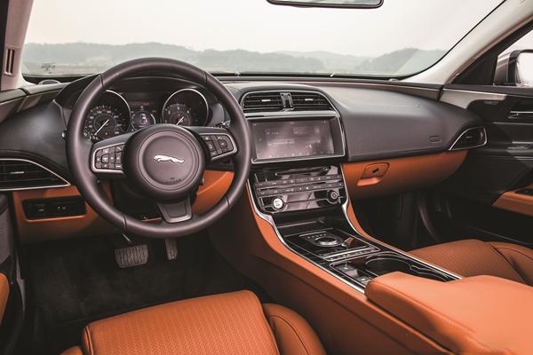 捷豹XE,英菲尼迪Q50,捷恩斯G70谁强谁弱?