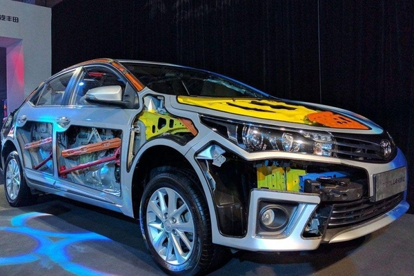 理工男用实验折腾了卡罗拉双擎一年，发现不少惊喜和槽点！