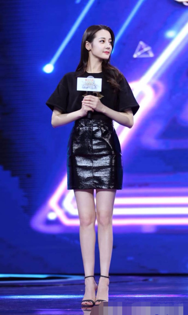 一种叫迪丽热巴霸气高跟鞋,连杨颖都驾驭不了!