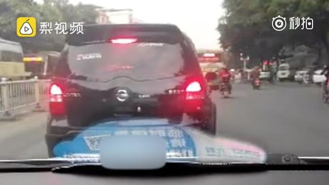 最火的开车路上的视频 _rMC-fypikwt6173034.jpg