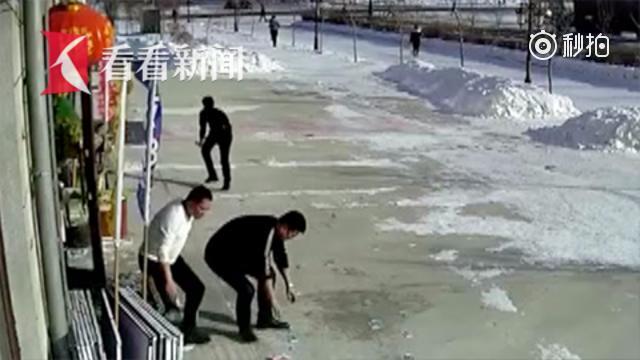 大风刮来钱 男子捡还失主不求回报