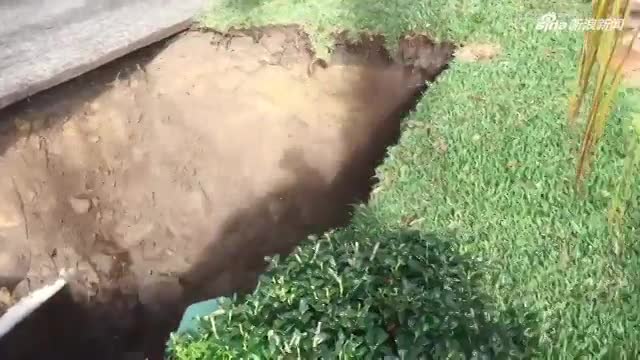 美国一夜之间惊现6处巨洞 当地居民急撤离