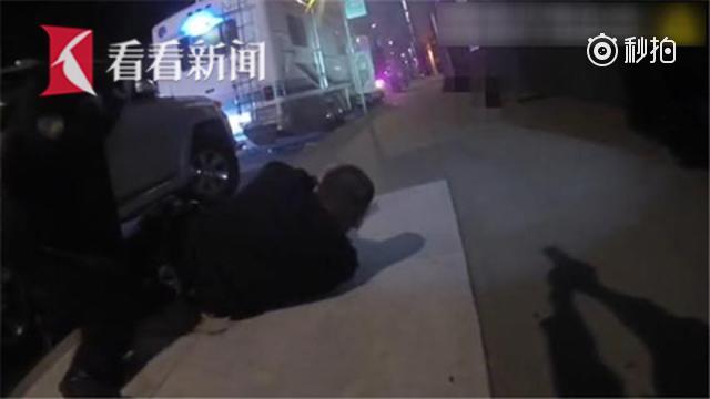 【枪法感人!美国7名警察抓嫌犯 15秒连开65枪一枪未中】近日,旧金山警...