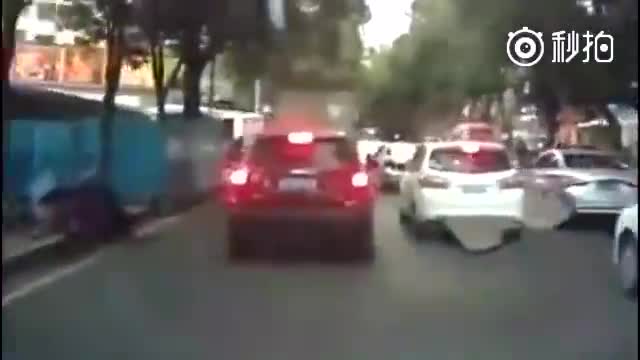 看完这个视频，你就知道很多司机为什么特不喜欢电动车、摩托车了，     ...