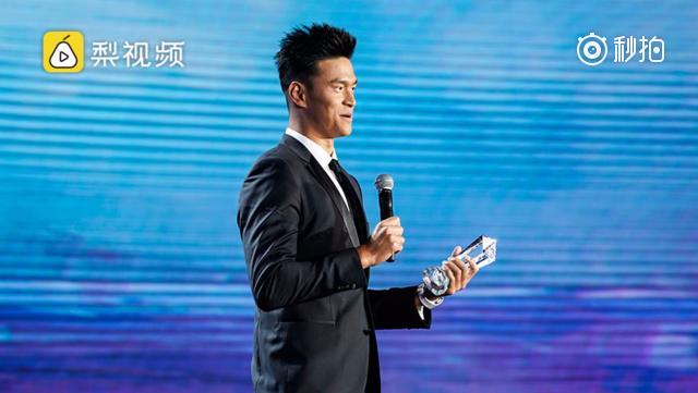 【孙杨获国际泳联杰出贡献奖，全程英文发表获奖感言】2017年国际泳联年度...