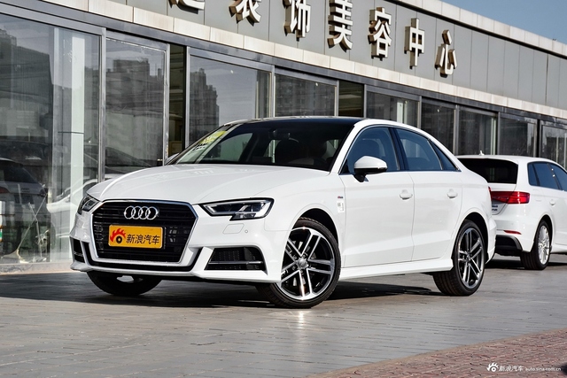 2018款奥迪A3 30周年型2.0T自动Limousine 40 TFSI运动型