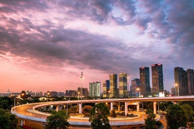 2018中国城市最新分级,108座城市角逐一二三