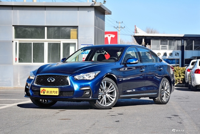 2018款英菲尼迪Q50L 2.0T自动豪华运动版