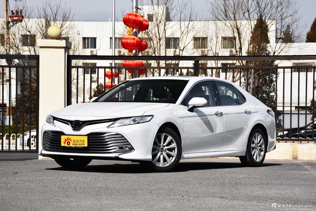 2018款凯美瑞2.0G自动豪华版