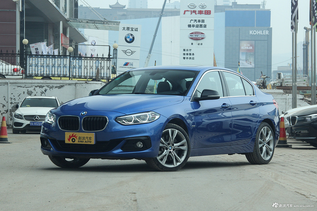 2017款宝马1系120i自动设计套装型 