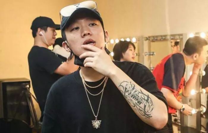 《中国有嘻哈》总冠军这首歌教唆吸毒,虽已道