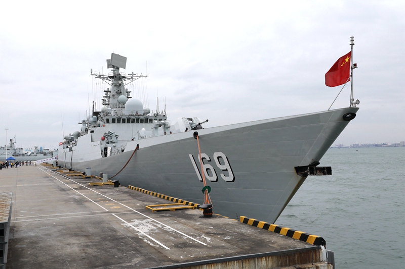 羡慕！南海舰队举办“军事开放日”活动，与威武战舰亲密接触！