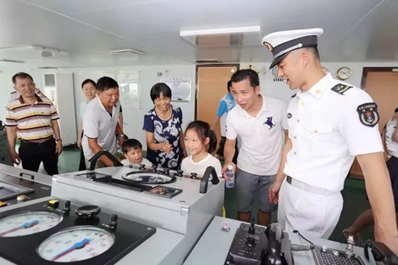 羡慕！南海舰队举办“军事开放日”活动，与威武战舰亲密接触！