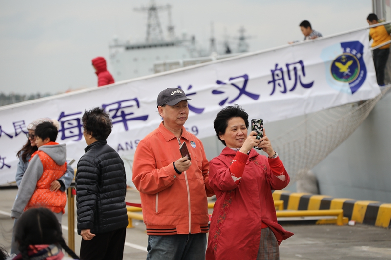 羡慕！南海舰队举办“军事开放日”活动，与威武战舰亲密接触！