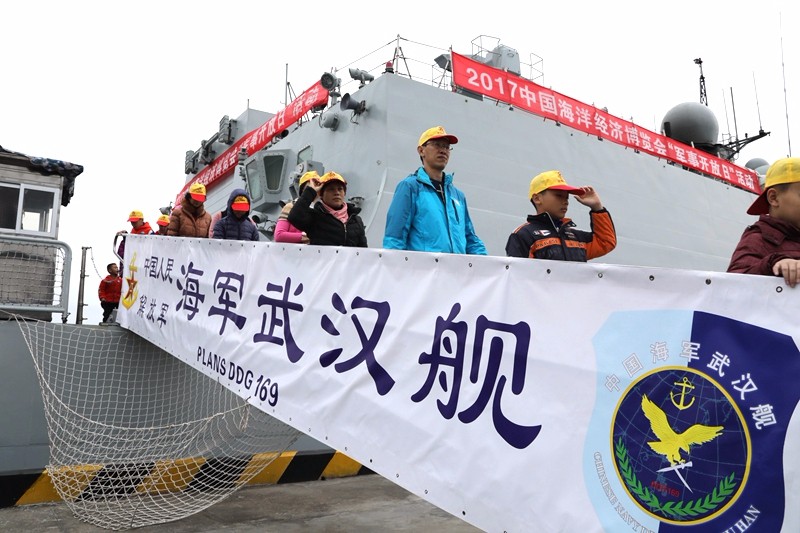 羡慕！南海舰队举办“军事开放日”活动，与威武战舰亲密接触！
