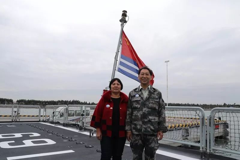 羡慕！南海舰队举办“军事开放日”活动，与威武战舰亲密接触！