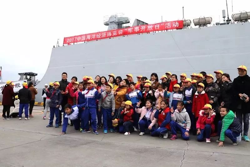 羡慕！南海舰队举办“军事开放日”活动，与威武战舰亲密接触！