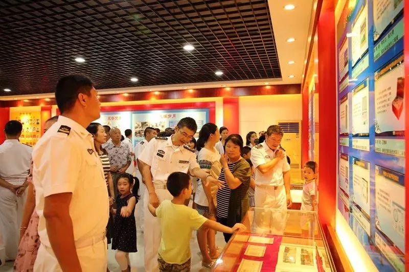 羡慕！南海舰队举办“军事开放日”活动，与威武战舰亲密接触！