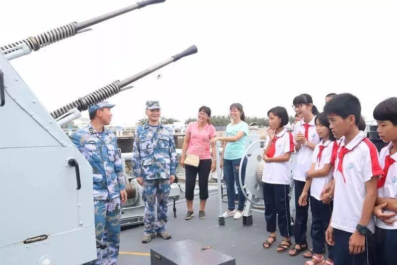 羡慕！南海舰队举办“军事开放日”活动，与威武战舰亲密接触！