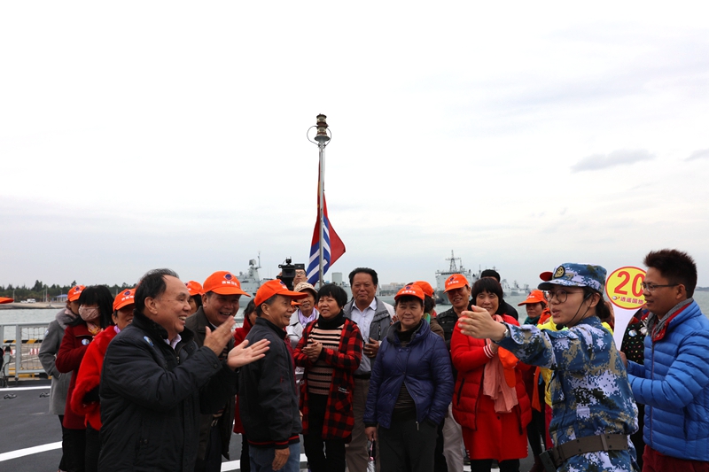 羡慕！南海舰队举办“军事开放日”活动，与威武战舰亲密接触！