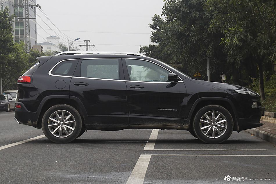 2016款自由光2.4L自动优越版