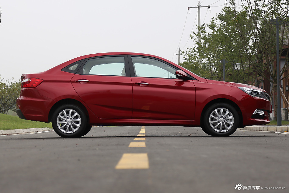 2016款悦翔V7 1.0T手动劲驰新锐型