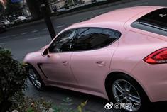 粉粉嫩嫩的保时捷帕拉梅拉,解救女王的少女心~