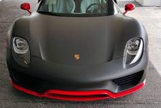 哑光黑保时捷918 Spyder，各位喜欢这红色点缀吗？