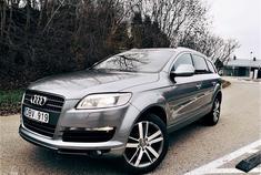 Audi Q7，虽说有些年头了，但气场还是不减，您觉得呢