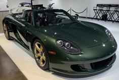 保时捷Carrera GT，这绿色真帅气！