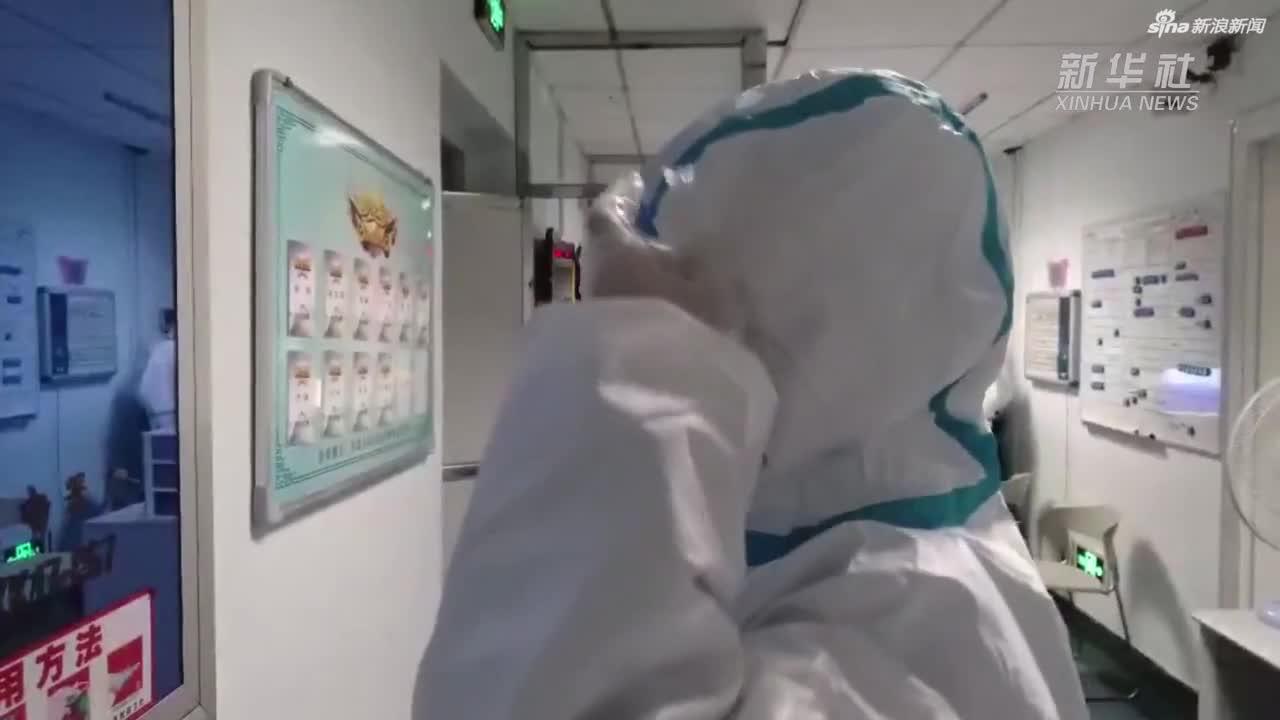 武汉快递小哥的除夕:不让要送的口罩在仓库中跨年(含视频)