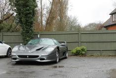 法拉利F50基本为红色，这颜色的F50很稀罕！