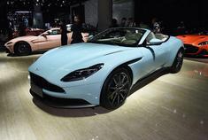 阿斯顿马丁db11，4.0T大V8，云水蓝