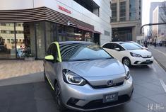 东京本田的显示厅前面正在推广新飞度