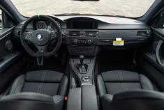 宝马M3，跑在路上可能会被人看不起眼，当成5系或者3系。