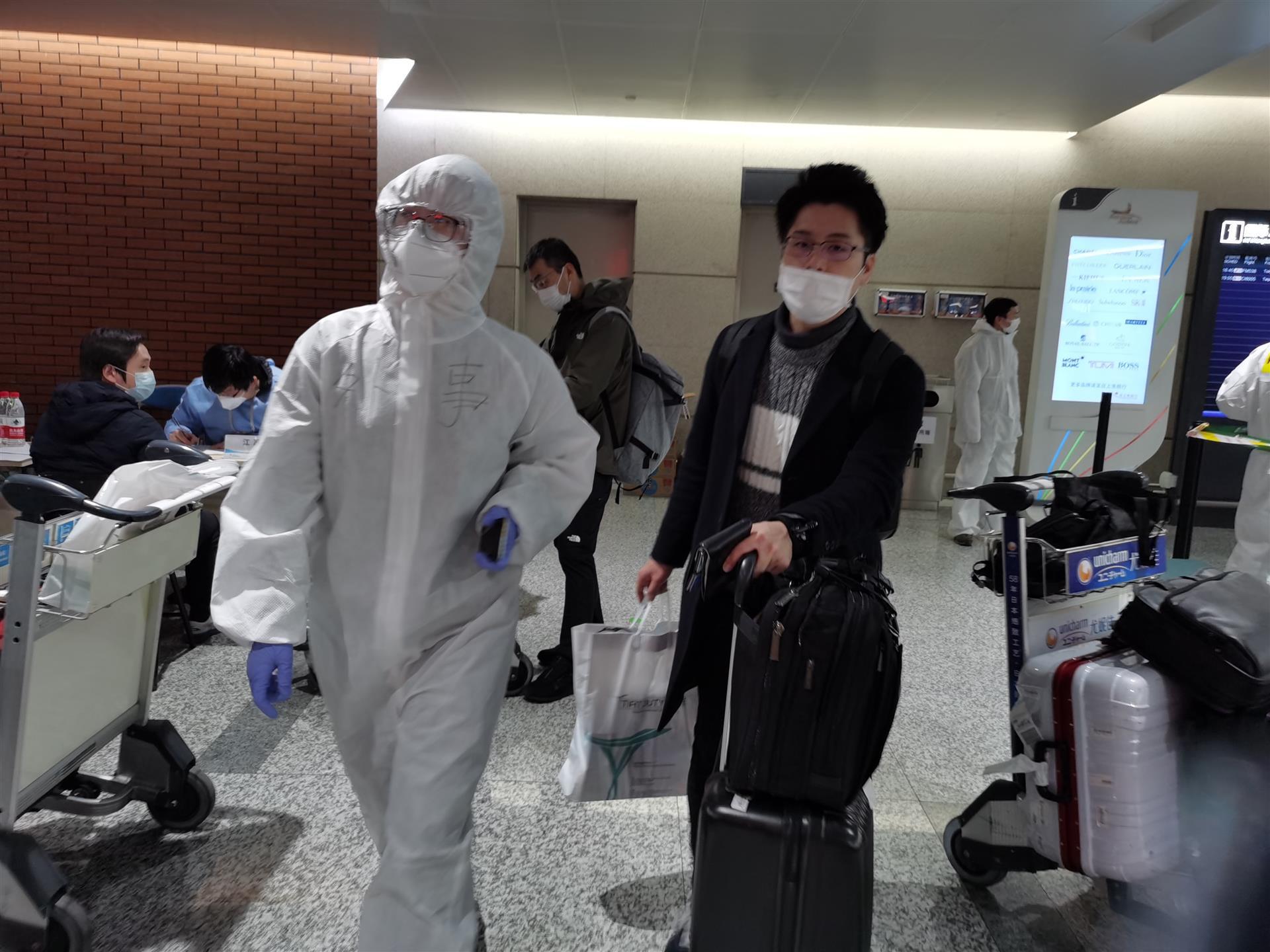 在机场，志愿者的一句话，让日本旅客红了眼眶