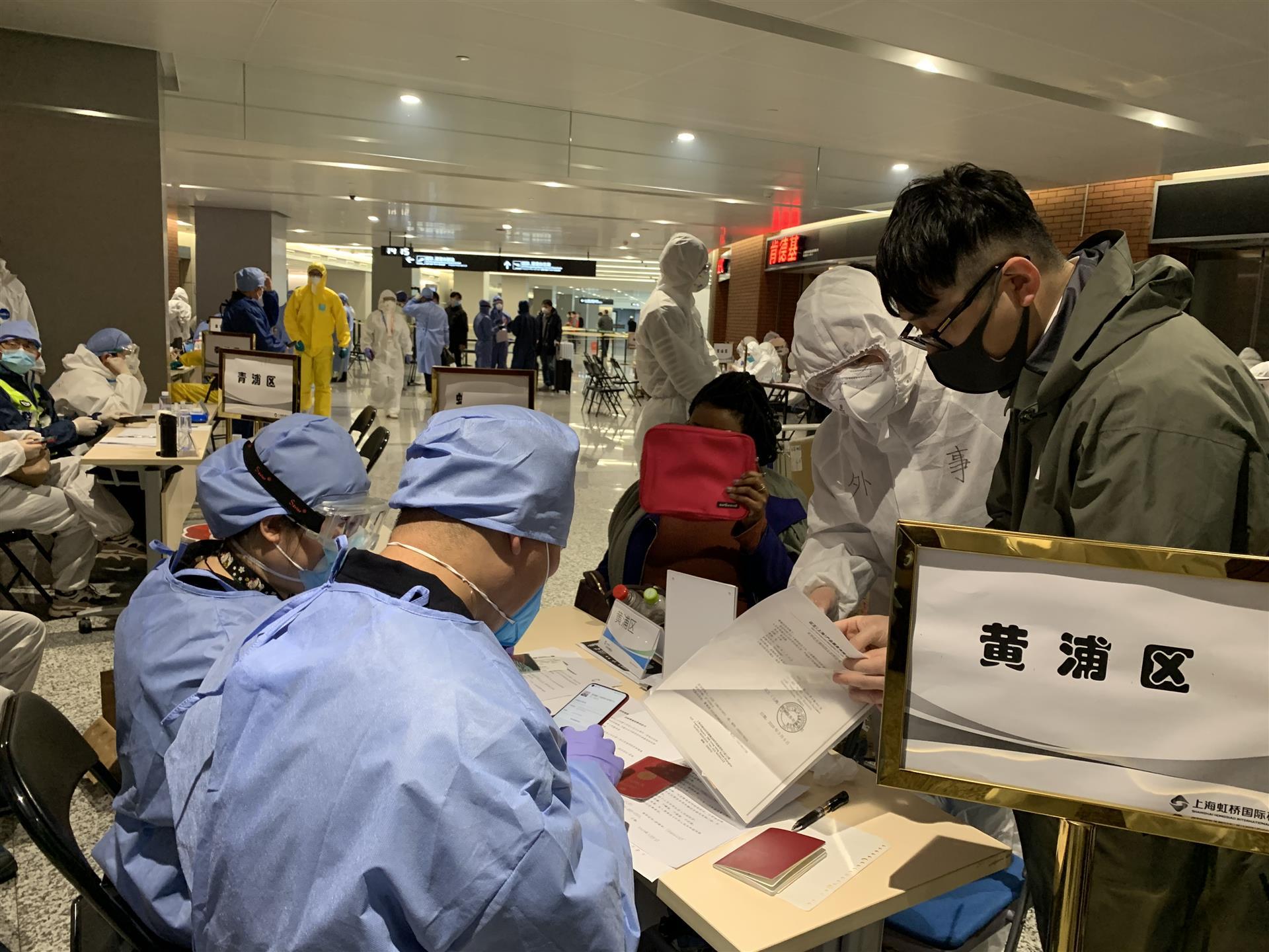 在机场，志愿者的一句话，让日本旅客红了眼眶