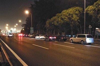 疫情期间路边机场火车站停车费减免