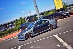 “咬地鲨”是广东地区的玩车人对雷克萨斯IS200的称呼，为什么呢